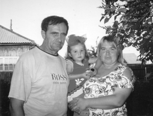 Н. В. Крысанова с дочерью и своим отцом