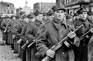 Польские воины на параде в честь Победы в Варшаве