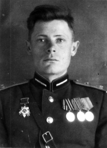 Фото Г. С. Ожередова, подписанное на память сыну Анатолию. Совгавань, 1950 год