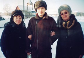 Г. А. Самойлова, Саша и Л. В. Чубатых. Встреча на автостанции. 2010 г.