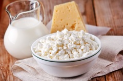 На стол в этот день было принято ставить блюда из козьего молока — тот же сыр или творог (Фото: Shebeko, Shutterstock