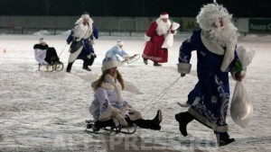 Деды Морозы мчатся вперед. Фото: Олег Богданов