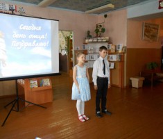 Феденева Аня и Кротов Дима читают стихи о папе